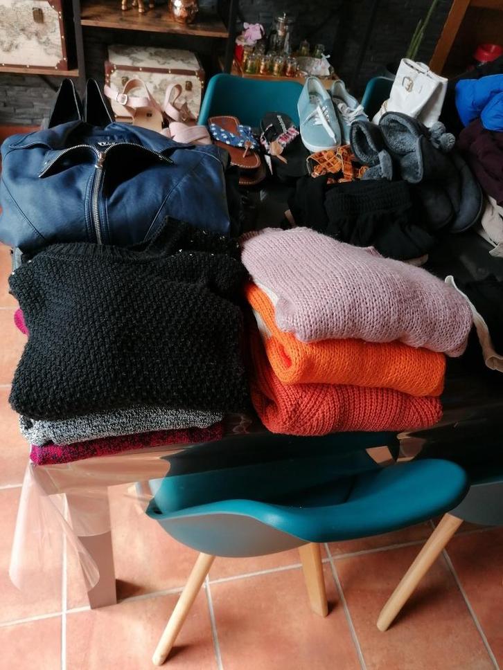 Lot vêtements et chaussures femme (81 pièces), Kleding | Dames, Dames-kledingpakketten, Gedragen, Ophalen