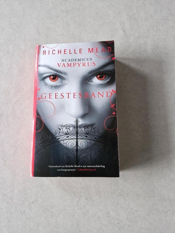 Academicus Vampyrus - Geestesband - Richelle Mead, Boeken, Kinderboeken | Jeugd | 13 jaar en ouder, Gelezen, Fictie, Ophalen of Verzenden