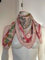 Longchamp zijden sjaal met patronen van 4 seizoenen 88x88, Ophalen of Verzenden, Zo goed als nieuw