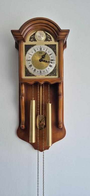 houten wandklok beschikbaar voor biedingen