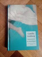 Boek Camilla lackberg sneeuwstorm en amandelgeur, Livres, Comme neuf, Camilla lackberg, Enlèvement ou Envoi