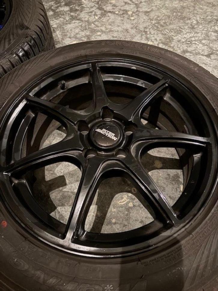 Velgen (4 stuks) + winterbanden (4 stuks), Auto-onderdelen, Banden en Velgen, Banden en Velgen, Winterbanden, 17 inch, 215 mm