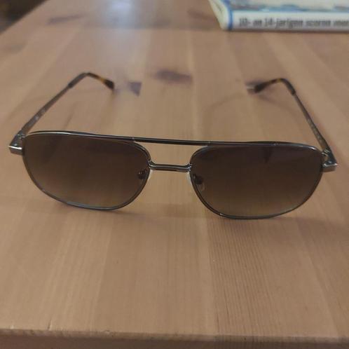 Lacoste zonnebril (zo goed als nieuw) 100€, Handtassen en Accessoires, Zonnebrillen en Brillen | Heren, Zo goed als nieuw, Zonnebril