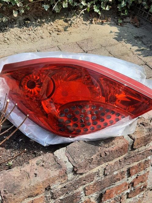 2 nieuwe linker achterlichten Peugeot 207., Auto-onderdelen, Verlichting, Peugeot, Ophalen