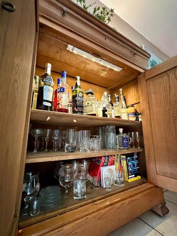 Supper mooie buffetkast beschikbaar voor biedingen
