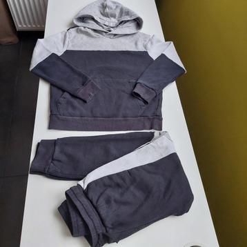 H&M jogging set voor jongen mt 140 beschikbaar voor biedingen