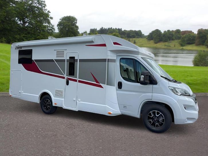 Rimor SEAL 99 | Face to Face | Twinbed + hefbed, Caravans en Kamperen, Mobilhomes, Bedrijf, tot en met 4, Half-integraal, Overige merken