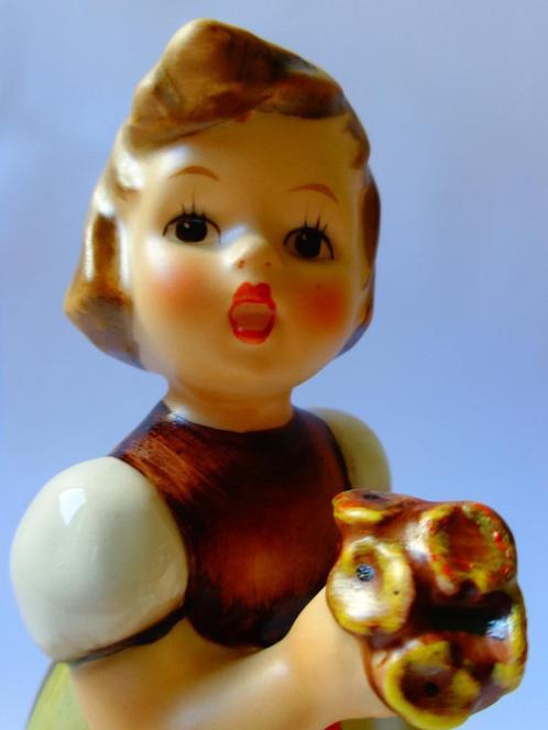 M I Hummel:257/0- For Mother-TMK-6 Als Nieuw-13½cm.-1979-‘91, Collections, Statues & Figurines, Comme neuf, Hummel, Envoi