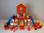 LEGO brandweerkazerne + 4 brandweerwagens + 2 brandweermanne, Kinderen en Baby's, Ophalen of Verzenden, Gebruikt, Lego