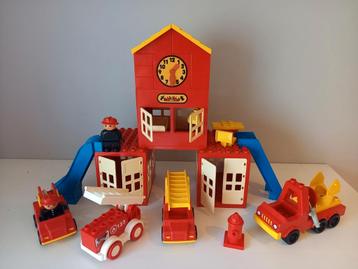 LEGO brandweerkazerne + 4 brandweerwagens + 2 brandweermanne