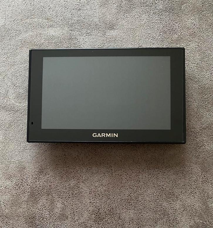 Garmin nüvi 2599 LMT-D GPS met hoesje en oplader, Auto diversen, Autonavigatie, Zo goed als nieuw, Ophalen