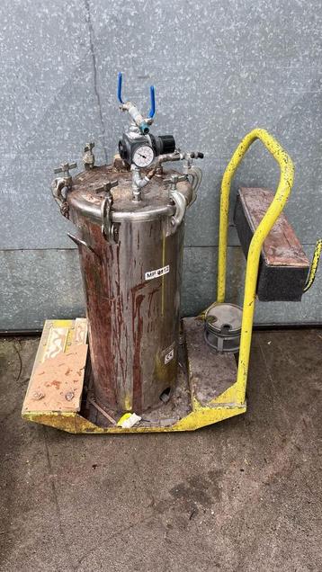 verrijdbare verfspuit 236151 met hogedrukvat 15 gal. rvs beschikbaar voor biedingen