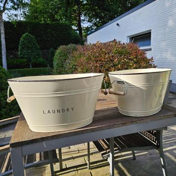 2stuks : Wastijl  of wasmand van de zara collectie  beschikbaar voor biedingen