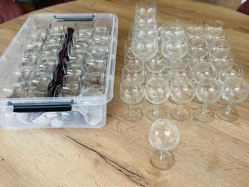 Lot van 102 glazen beschikbaar voor biedingen