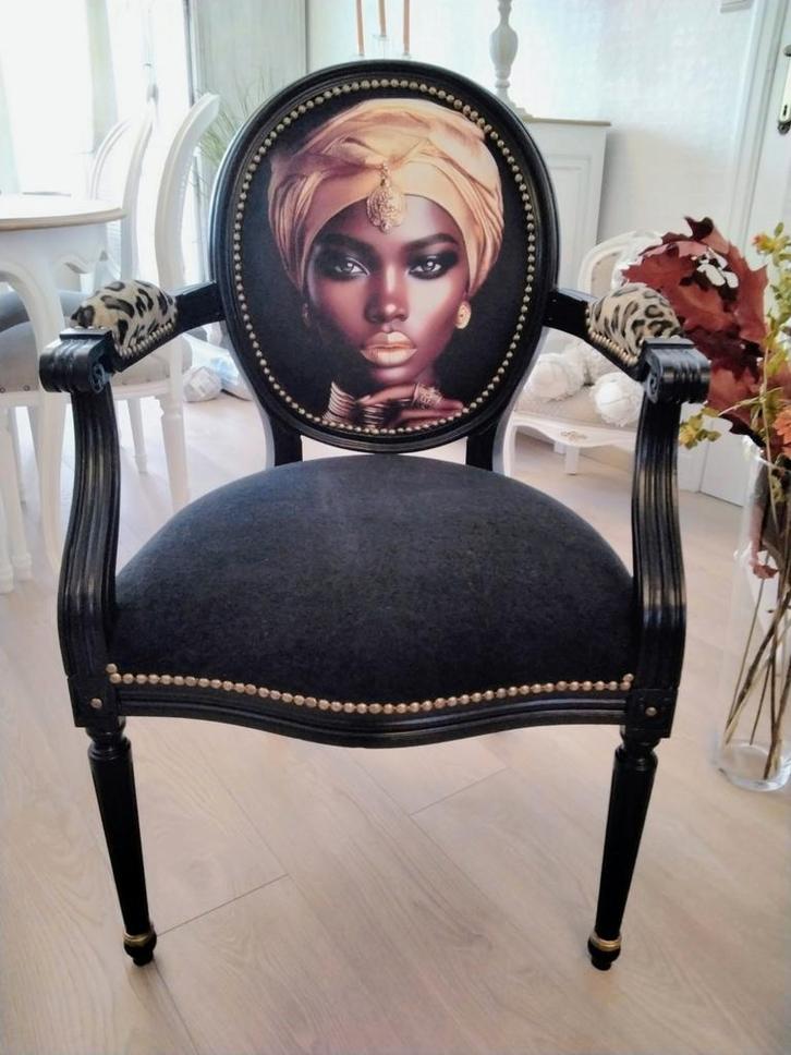 Louis XVI medaillonfauteuil, Antiek en Kunst, Antiek | Meubels | Stoelen en Sofa's, Ophalen