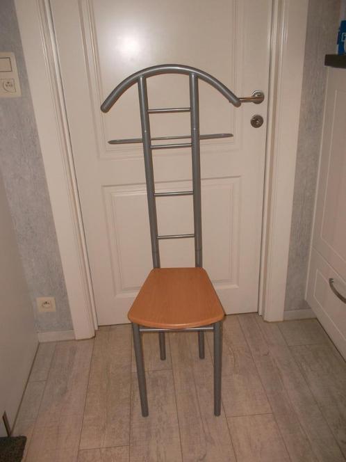 specialle stoel om kleding aan te hangen,,, Huis en Inrichting, Woonaccessoires | Kapstokken, Nieuw, Staande kapstok, 100 tot 150 cm