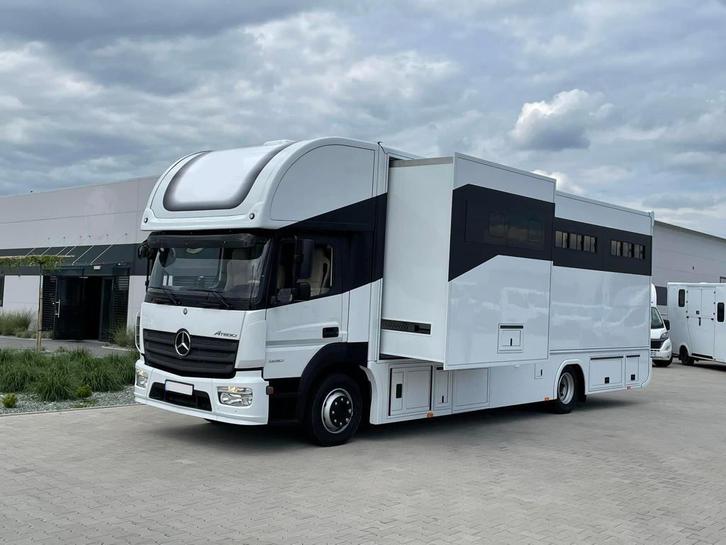 Mercedes-Benz Atego 1530 5-paards paardenvrachtwagen SLIDE-O, Auto's, Vrachtwagens, ABS, Achteruitrijcamera, Airbags, Airconditioning