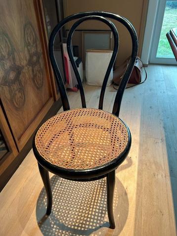 2 thonet stoelen beschikbaar voor biedingen