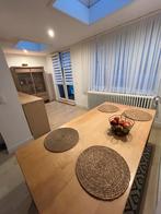 Set massieve houten meubels – tafel, dressoir en vitrinekast, Ophalen, Eikenhout, Met deur(en)