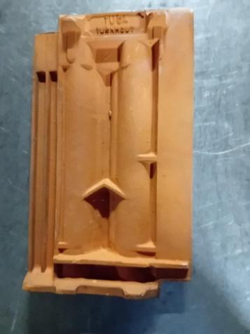 75 m2      1.125 TUCA dakpannen  (42cm x 24,5cm)  beschikbaar voor biedingen