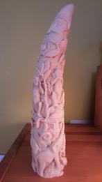 Ivorine versierde beeld, Ophalen