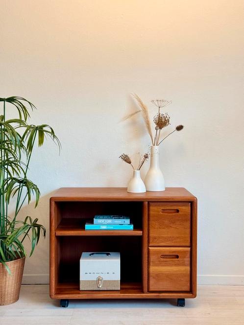 Vintage Dyrlund Deens audio / tv- meubel teak, Huis en Inrichting, Kasten |Televisiemeubels, Zo goed als nieuw, Minder dan 100 cm