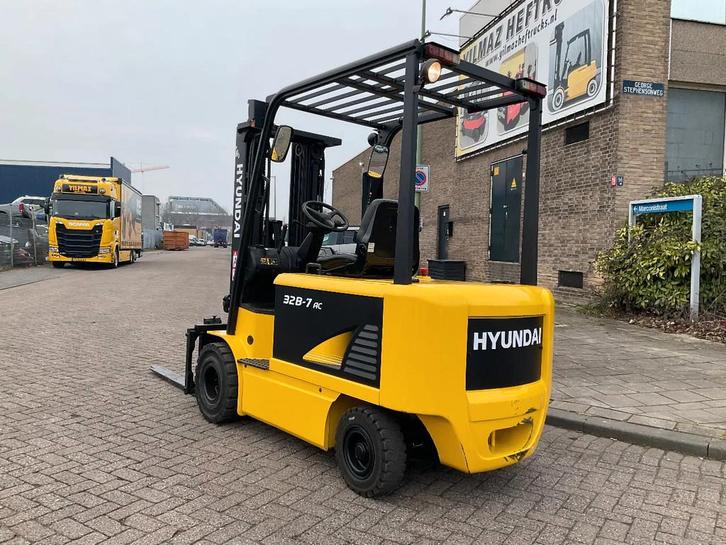 Hyundai 32B-7 2850KG 4.70METER HEFTRUCK, Articles professionnels, Machines & Construction | Chariots élévateurs & Transport interne