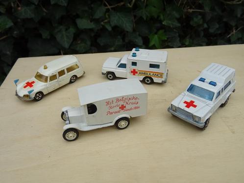 Lotje ziekenwagens - Majorette/Matchbox, Hobby en Vrije tijd, Modelauto's | Overige schalen, Gebruikt, Auto, Ophalen of Verzenden