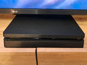 Playstation 4 te koop in zeer goede staat beschikbaar voor biedingen