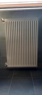 radiateur suspendu T22 avec robinet thermostatique, Bricolage & Construction, Utilisé, Enlèvement ou Envoi