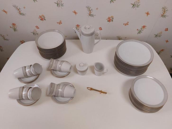 12-delig porseleinen servies - volledig - als nieuw, Huis en Inrichting, Keuken | Servies, Zo goed als nieuw, Compleet servies