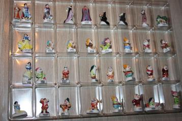 33 feve's , boontjes stenen beeldjes Disney sneeuwwitje beschikbaar voor biedingen