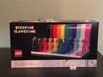 LEGO Everyone is Awesome, Ophalen, Lego