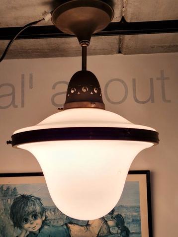 Art Deco Hanglamp Van Wit Opaline Glas , Frankrijk , jaren

 beschikbaar voor biedingen
