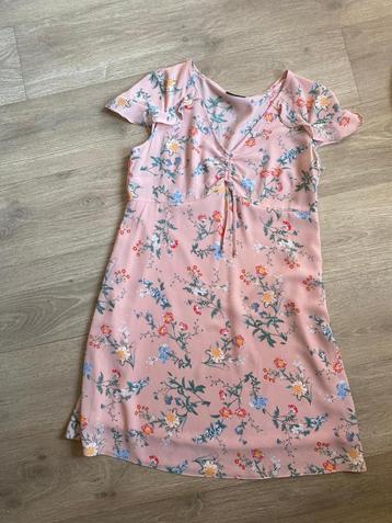 kleedje 40 beschikbaar voor biedingen