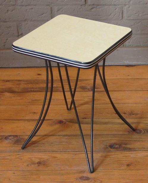 Lichtgeel Formica Plantentafeltje Uit Jaren 60, Huis en Inrichting, Tafels | Sidetables, Zo goed als nieuw, Vierkant, Kunststof