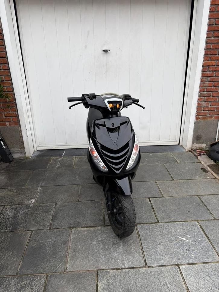 Piaggio zip 2t a klasse, Fietsen en Brommers, Scooters | Piaggio, Zo goed als nieuw, Zip, Klasse A (25 km/u), Benzine, Ophalen