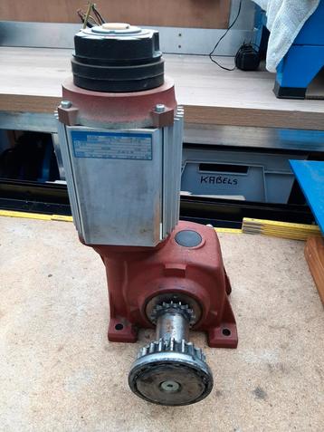 Elektrische motor met reductie 220v beschikbaar voor biedingen