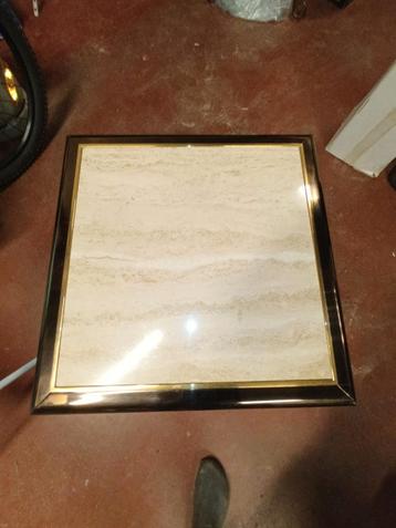 Salontafeltje in  ijzeren frame  met marmer blad  beschikbaar voor biedingen