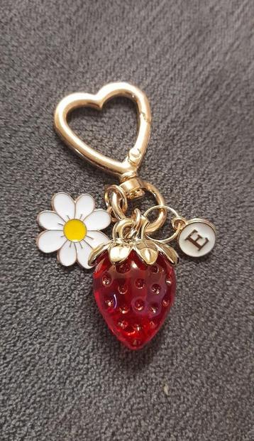 Aardbei madelief letter sleutelhanger zakje kaartje beschikbaar voor biedingen