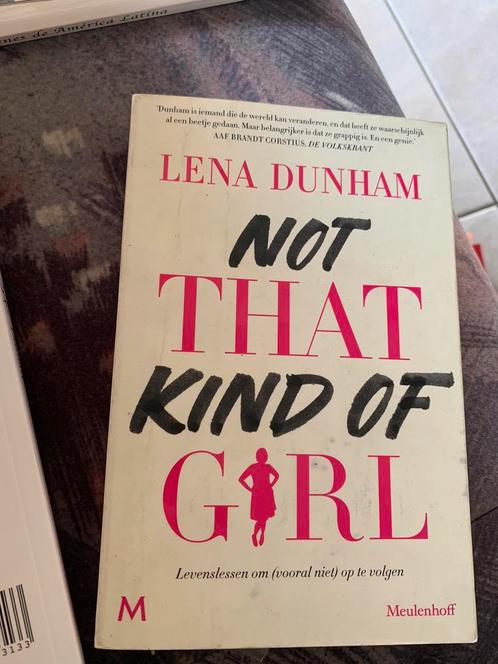 Lena Dunham - Not That Kind of Girl, Livres, Livres Autre, Comme neuf, Enlèvement ou Envoi