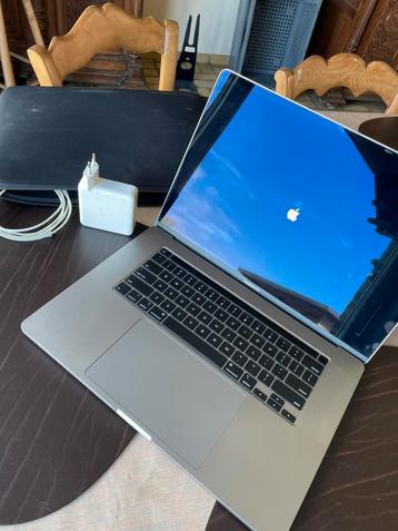 MacBook Pro I9 2018 beschikbaar voor biedingen