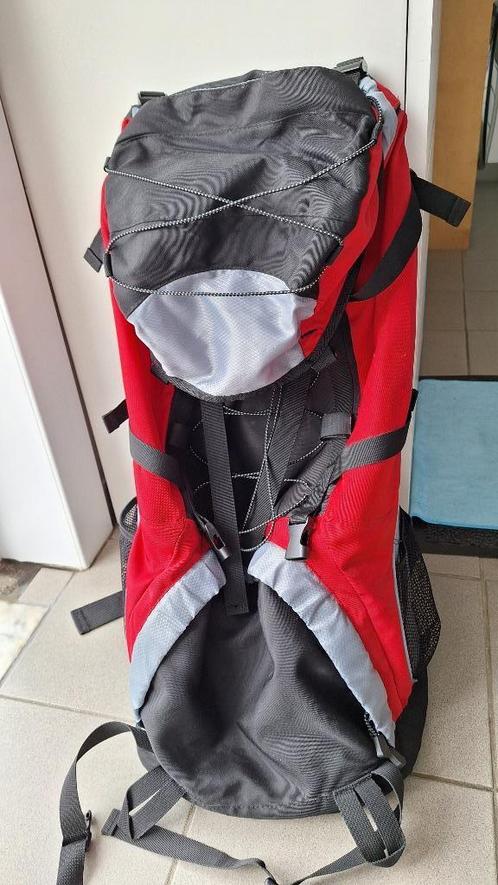 Quechua rugzak 60L in nieuwe staat, Sport en Fitness, Bergsport en Wandelen, Zo goed als nieuw, Rugzak, Ophalen