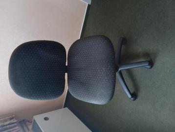 bureaustoel beschikbaar voor biedingen