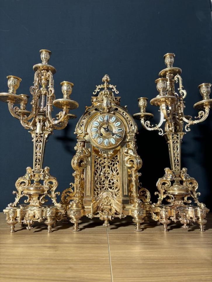 (74) Antieke Franse Bronzen Regency Pendule met Kandelaren, Antiek en Kunst, Antiek | Klokken, Ophalen of Verzenden