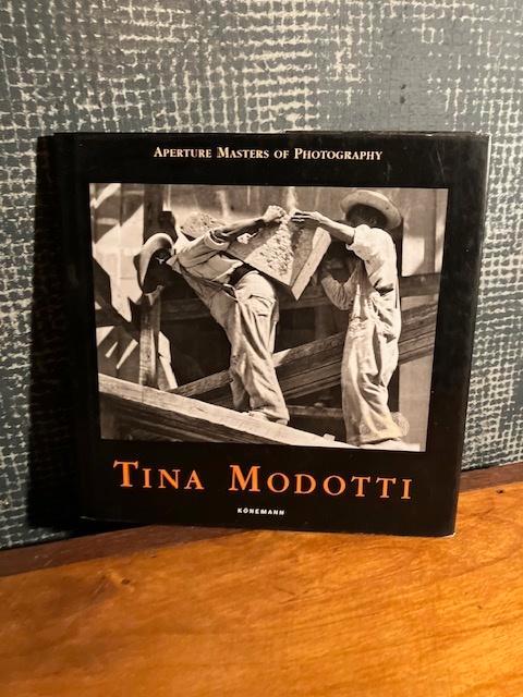 LIVRE TINA MODOTTI APERTURE MASTERS OF PHOTOGRAPHY KONEMANN, Livres, Art & Culture | Photographie & Design, Comme neuf, Photographes