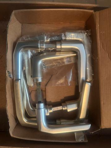 Important lot de quincaillerie beschikbaar voor biedingen