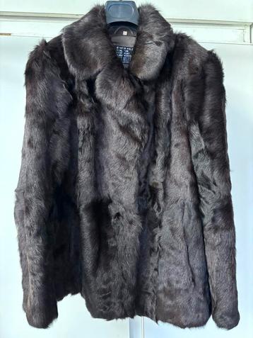 Halflange bontjas beschikbaar voor biedingen