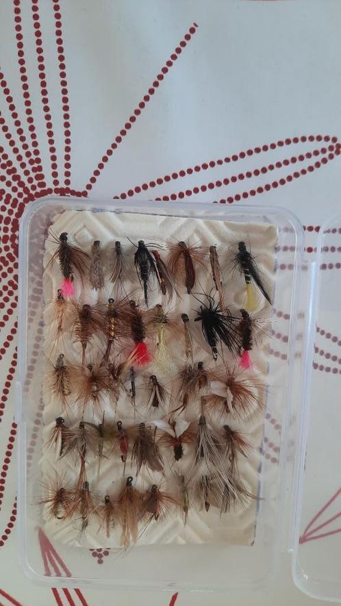 Assortiment de 40 mouches de peche, Watersport en Boten, Hengelsport | Algemeen, Zo goed als nieuw, Kunstaas, Ophalen of Verzenden