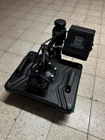 Heat press machine kledij, pet, mokken,… beschikbaar voor biedingen